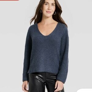 Universal Thread Women's Navy Wide  V-Neck Sweater